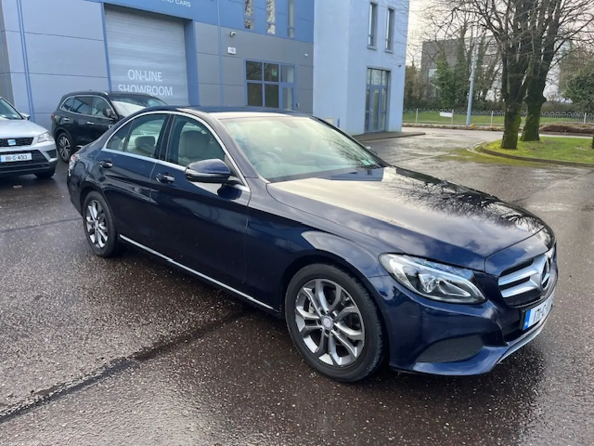 200 AVANTGARDE AUTO PETROL LOW LOW MILEAGE - Image 1