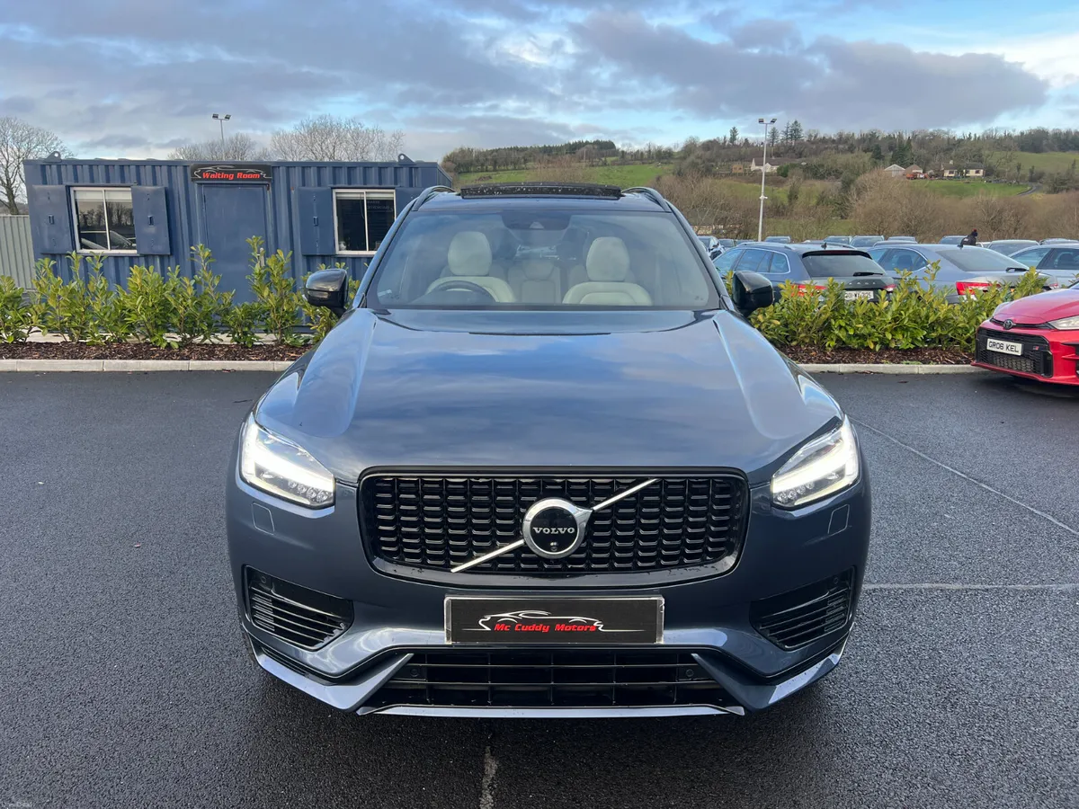 2022 Volvo XC90 R Design T8 Recharge PHEV Pan Roof - Image 3