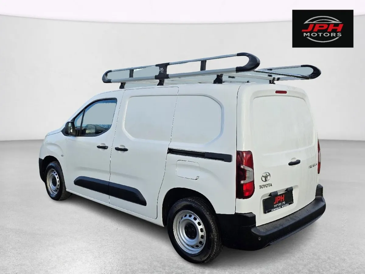 Toyota Proace City 3 Seats - Image 2