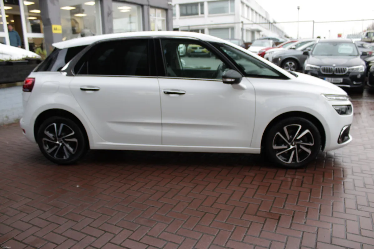 2.0HDI SHINE EDITION 5DR ESTATE AUTOMATIC // 1 OWN - Image 3