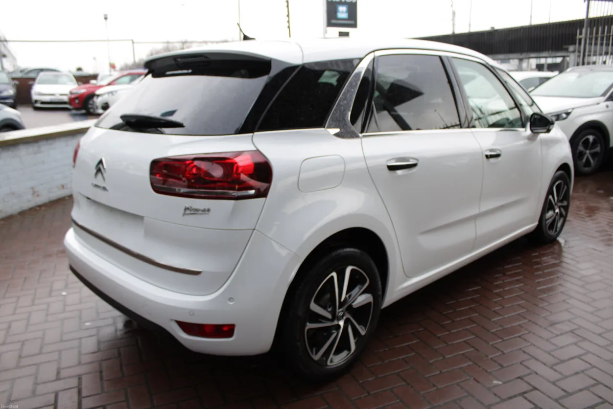 2.0HDI SHINE EDITION 5DR ESTATE AUTOMATIC // 1 OWN - Image 4