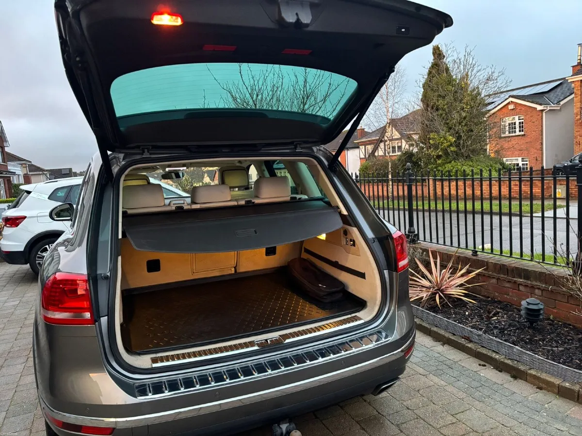 Volkswagen Touareg 2018 5 seat Commercial utility - Image 4