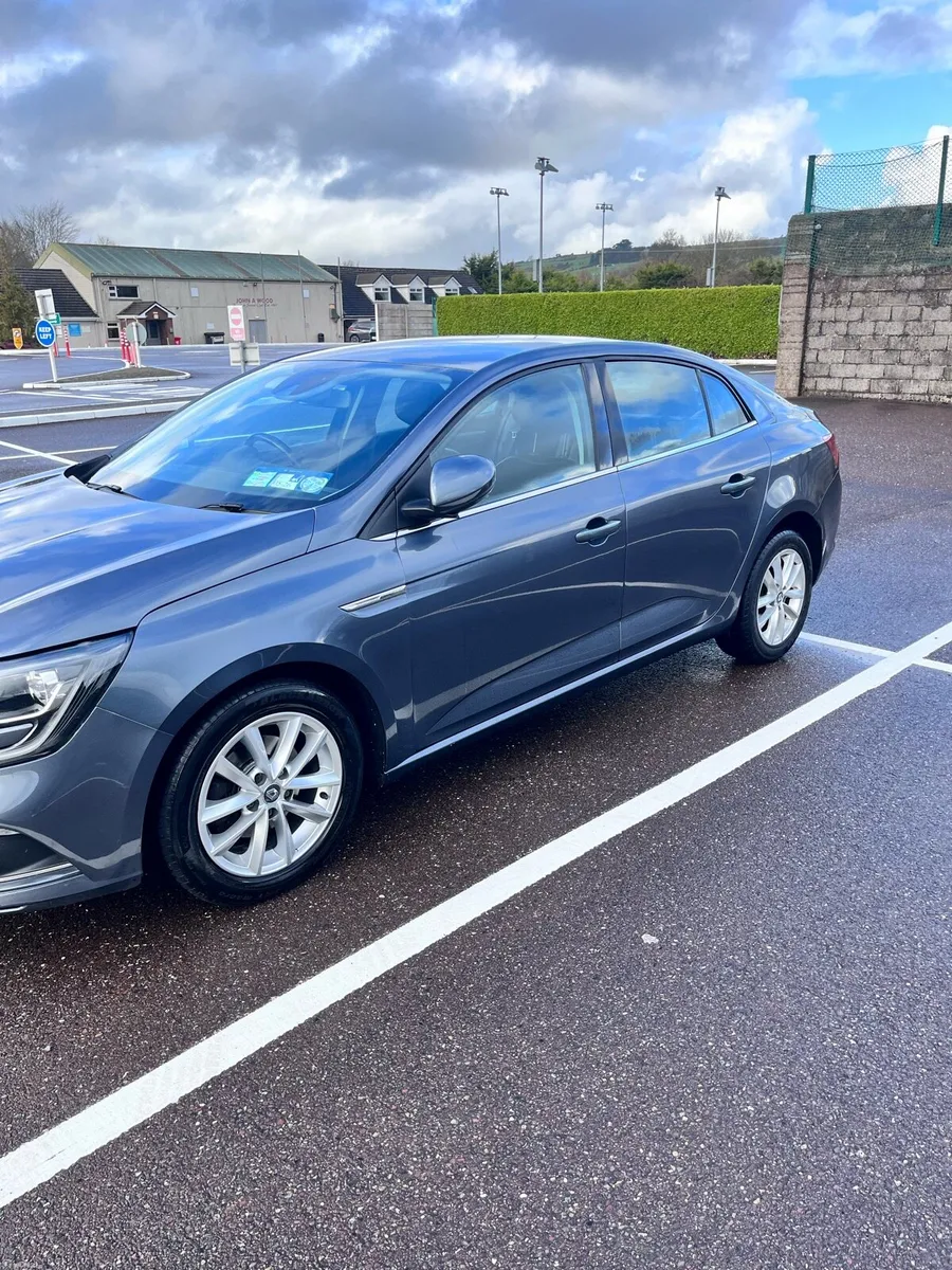 172 Renault Megane LOW MILEAGE - Image 2