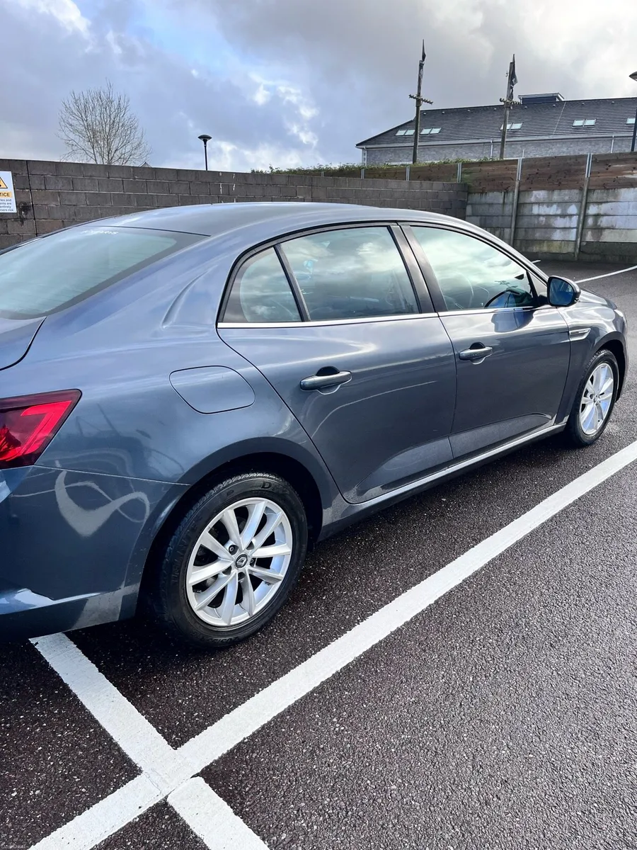 172 Renault Megane LOW MILEAGE - Image 4