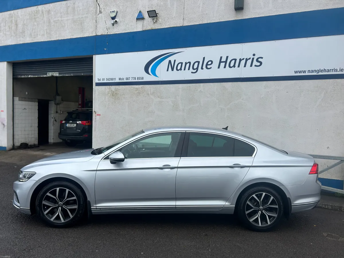 Volkswagen Passat ONE OWNER. - Image 2