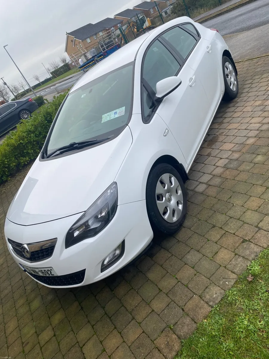 Vauxhall Astra 2012 - Image 2