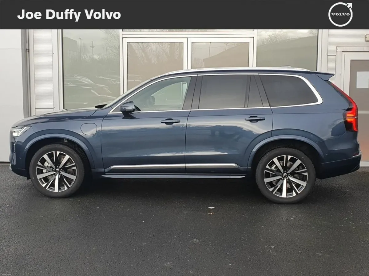 Volvo XC90 T8 PHEV AWD Plus Dark - Image 3