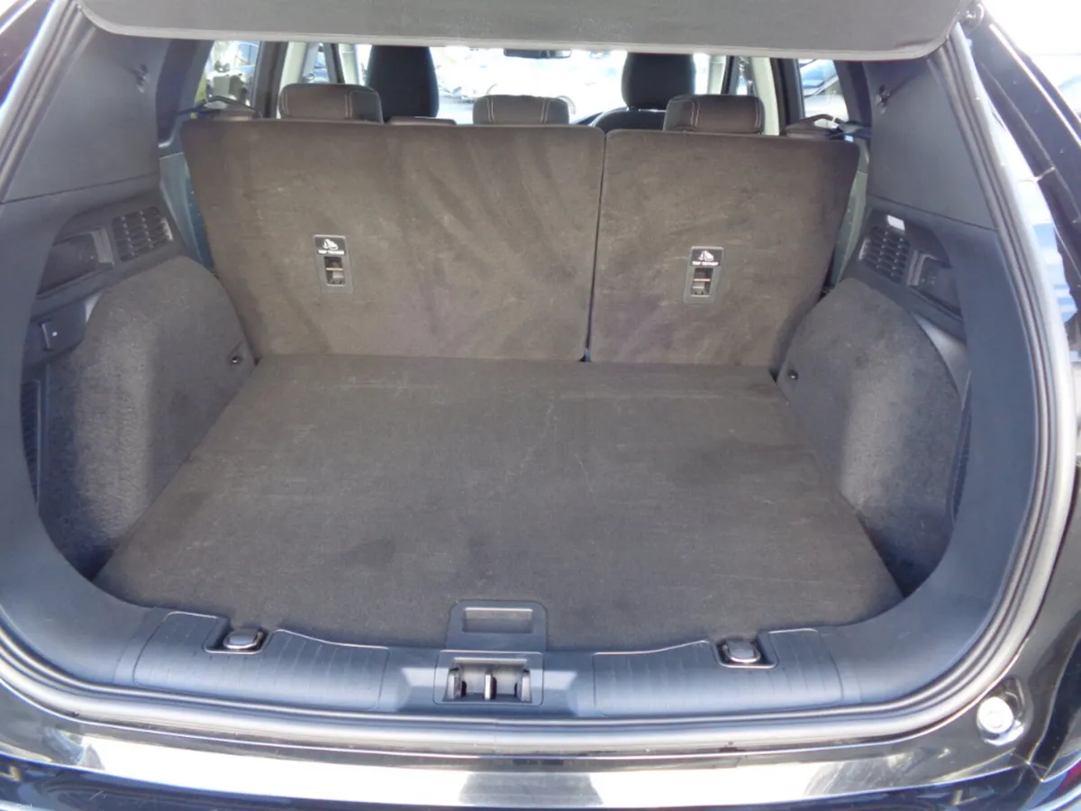 Ford Kuga Titanium 5D 1.5TD120 S6.2 M6 F - Image 4