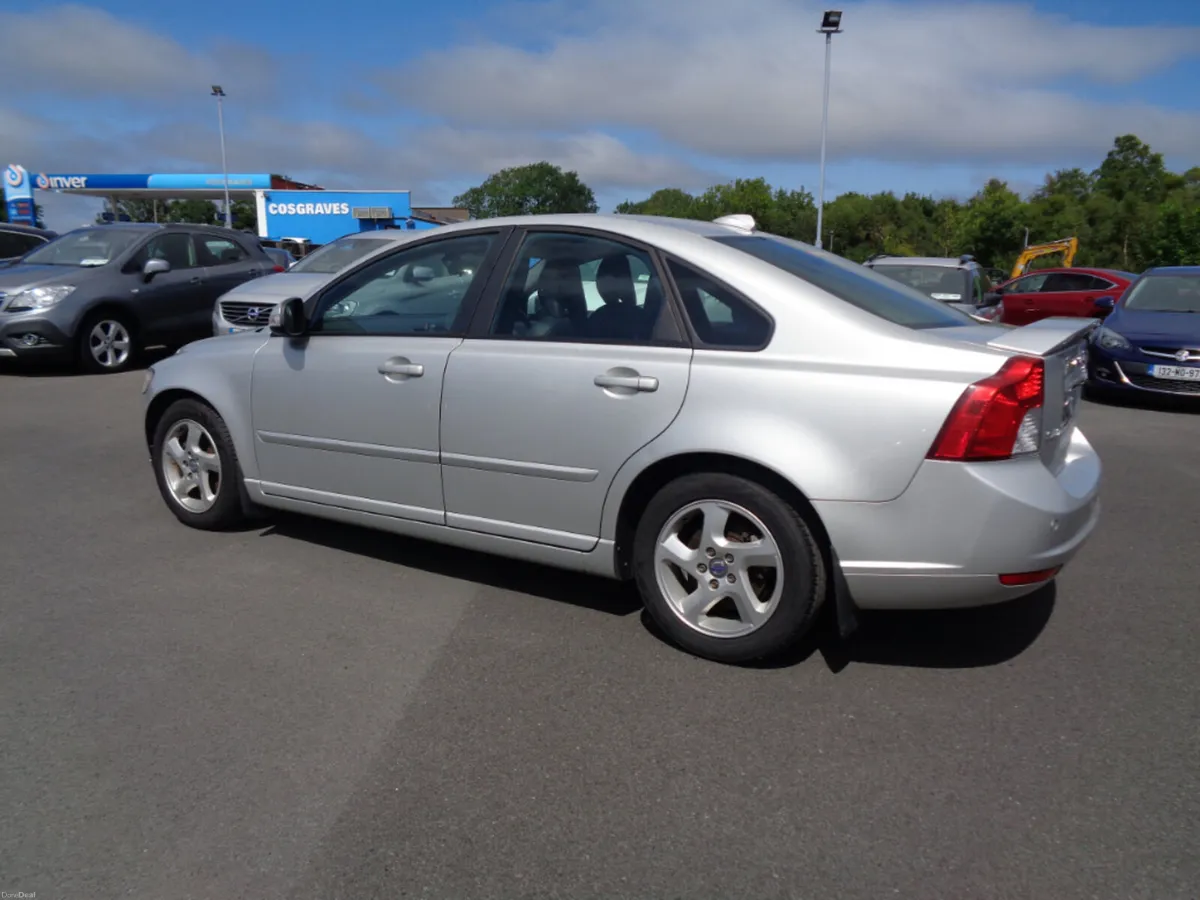 Volvo S40 D2 SE 4DR - Image 3