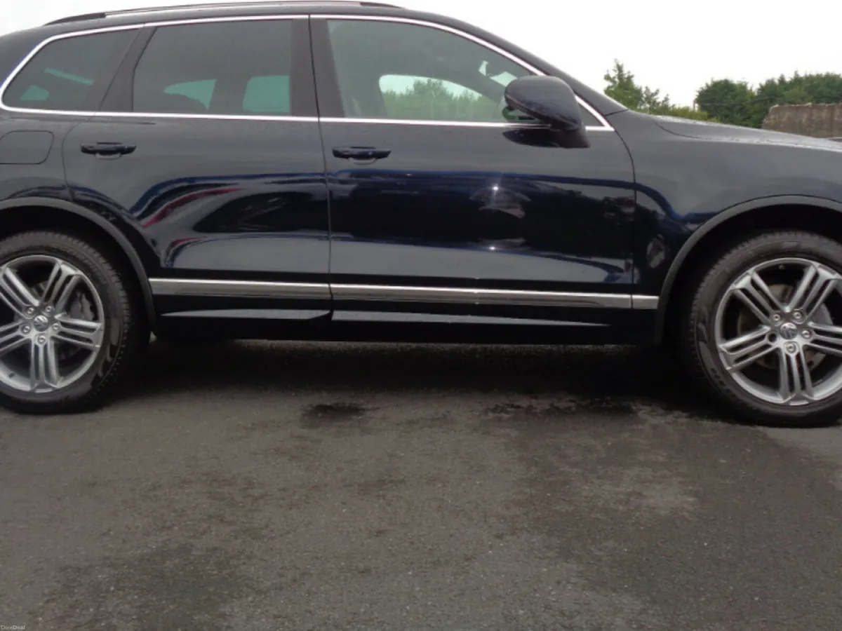 Volkswagen Touareg 3.0 TDI V6 R-line BMT 258 5D A - Image 3