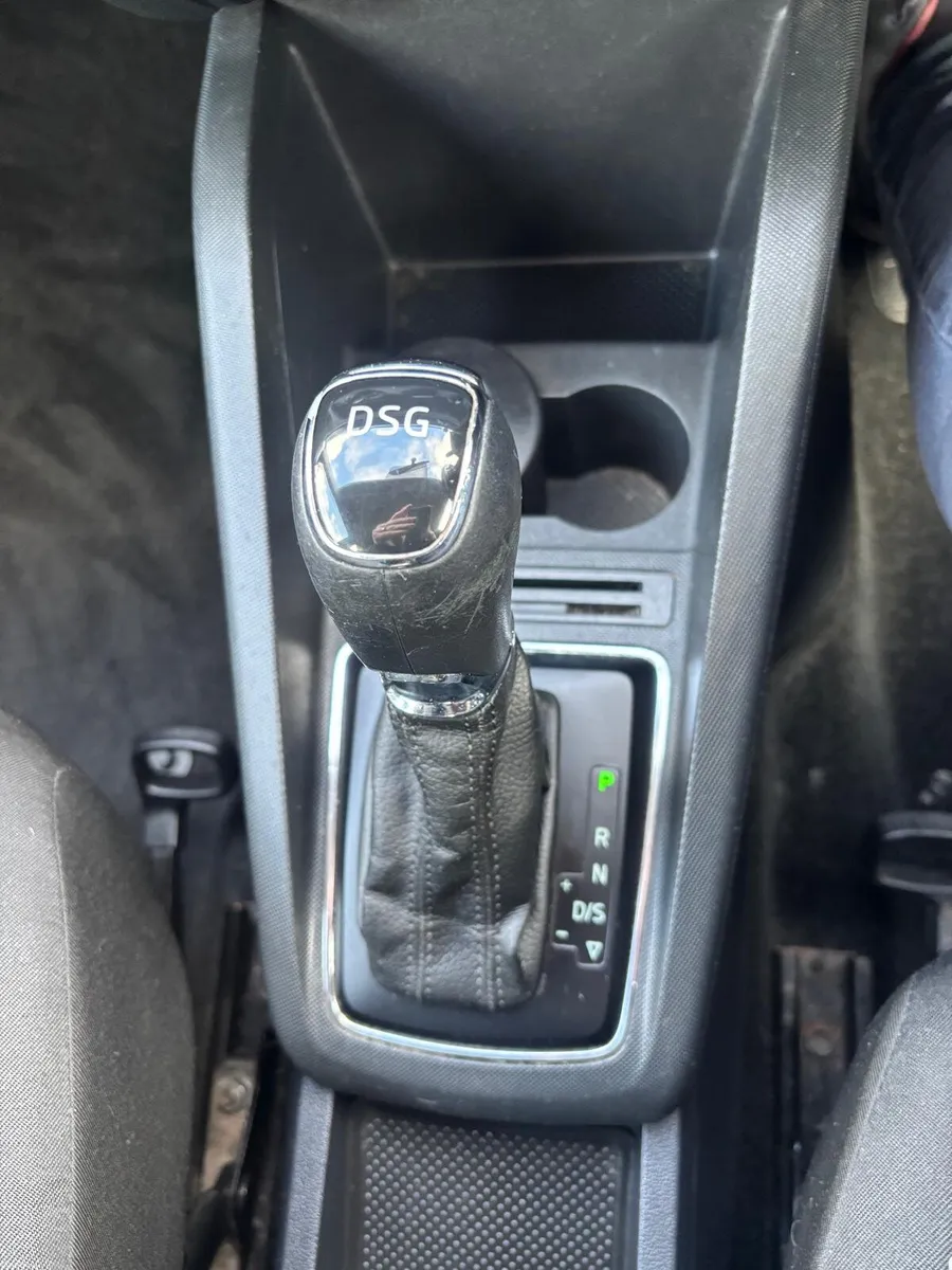 Skoda Fabia 2016  PETROL  AUTOMATIC - Image 3