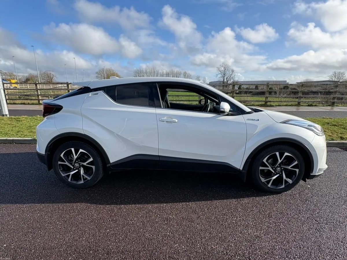 Toyota C-HR 1.8 Hybrid Sport 4DR Auto, - Image 3
