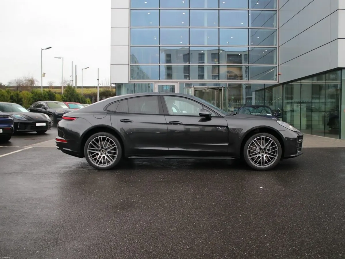 Porsche Panamera 4 E-Hybrid - Image 4