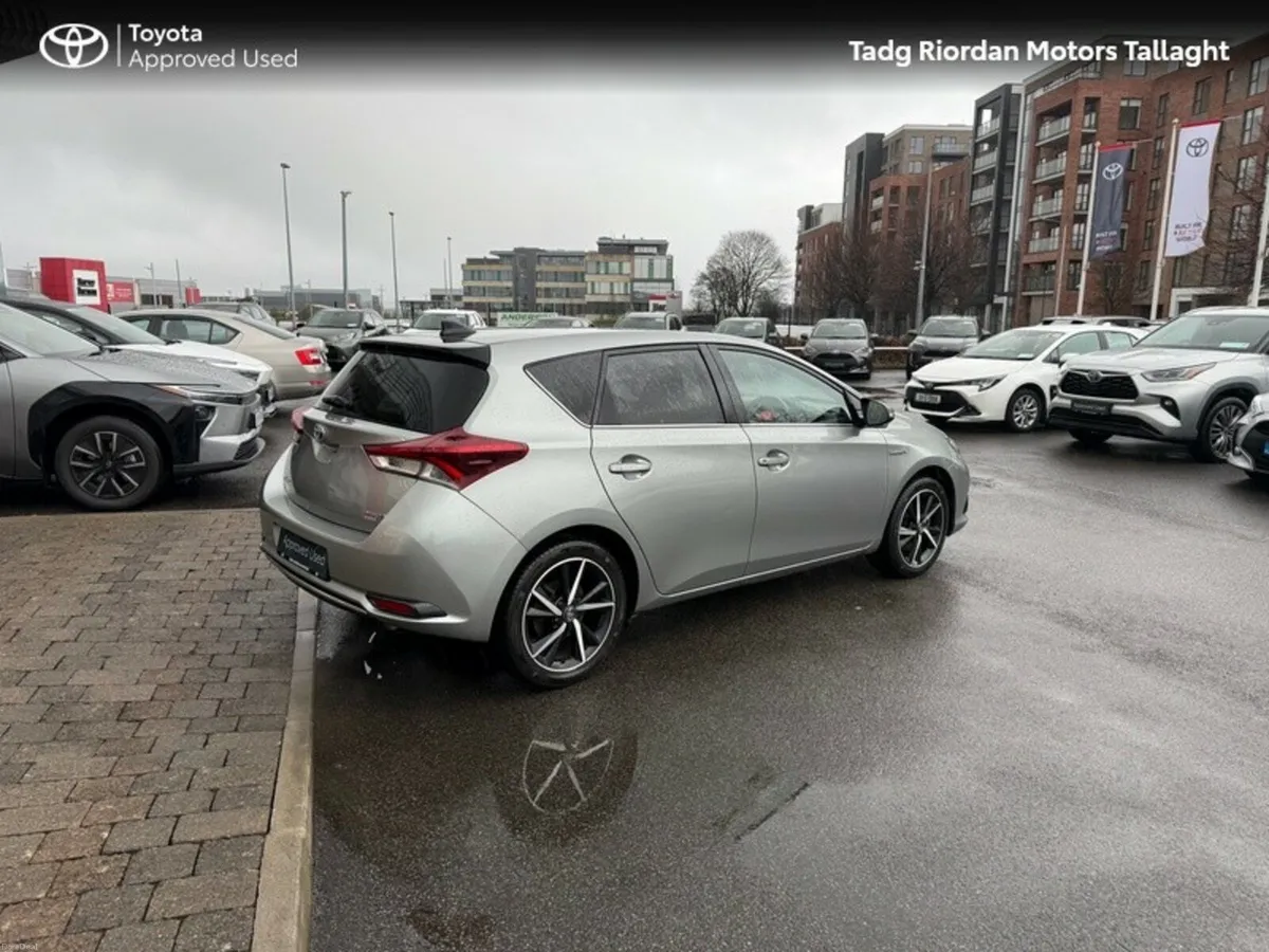 Toyota Auris HYBRID LUNA SPORT 4DR AUTO HYBRID - Image 2