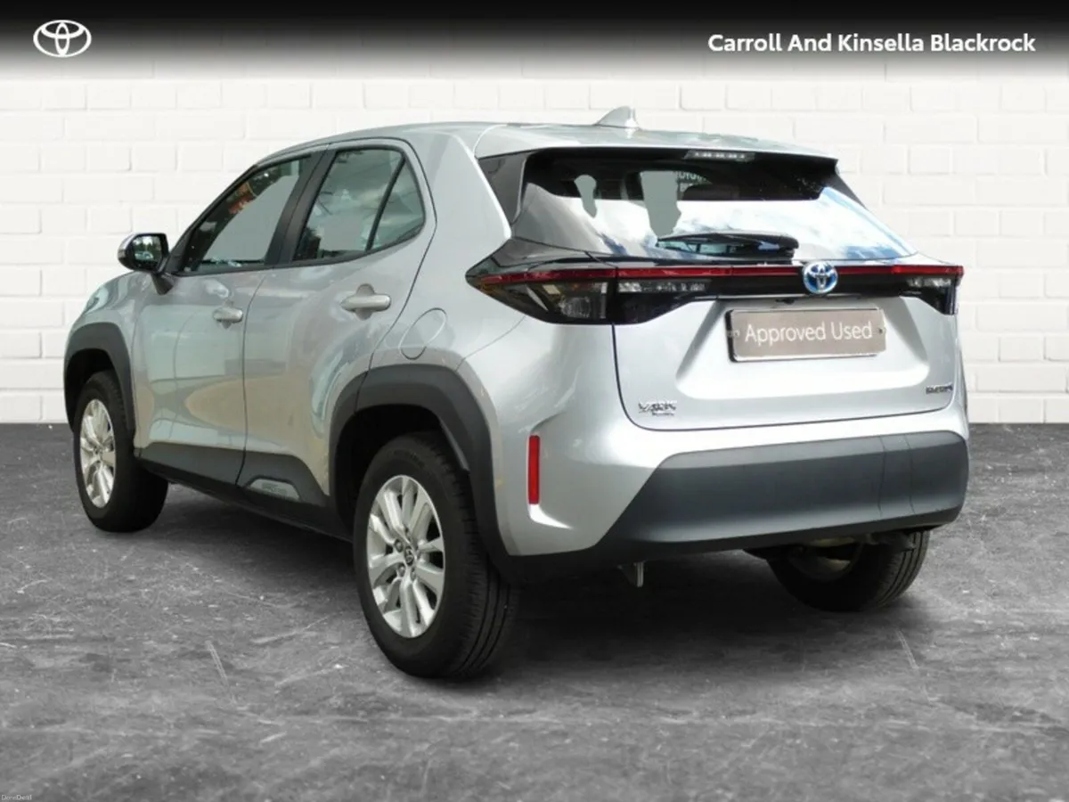 Toyota Yaris Cross Hybrid Luna - Image 2