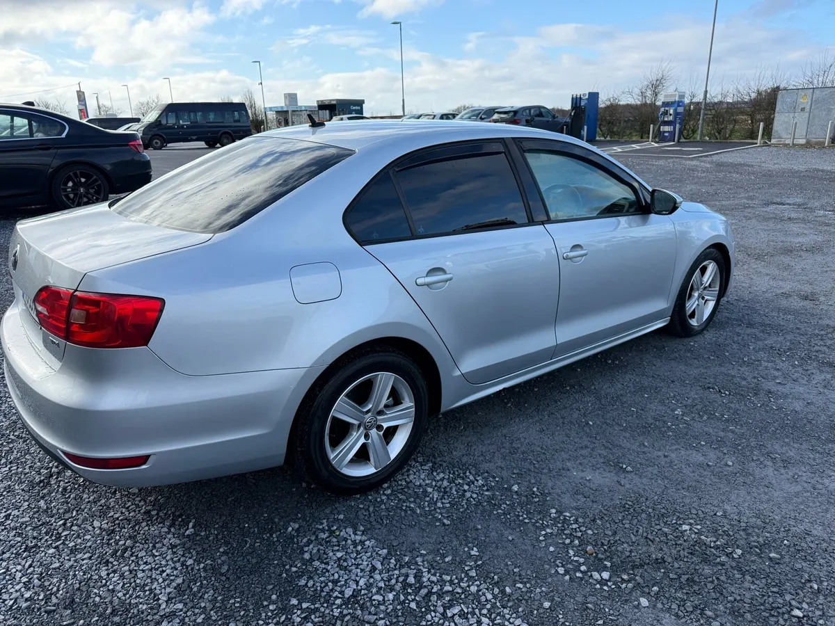 Volkswagen Jetta - Image 2