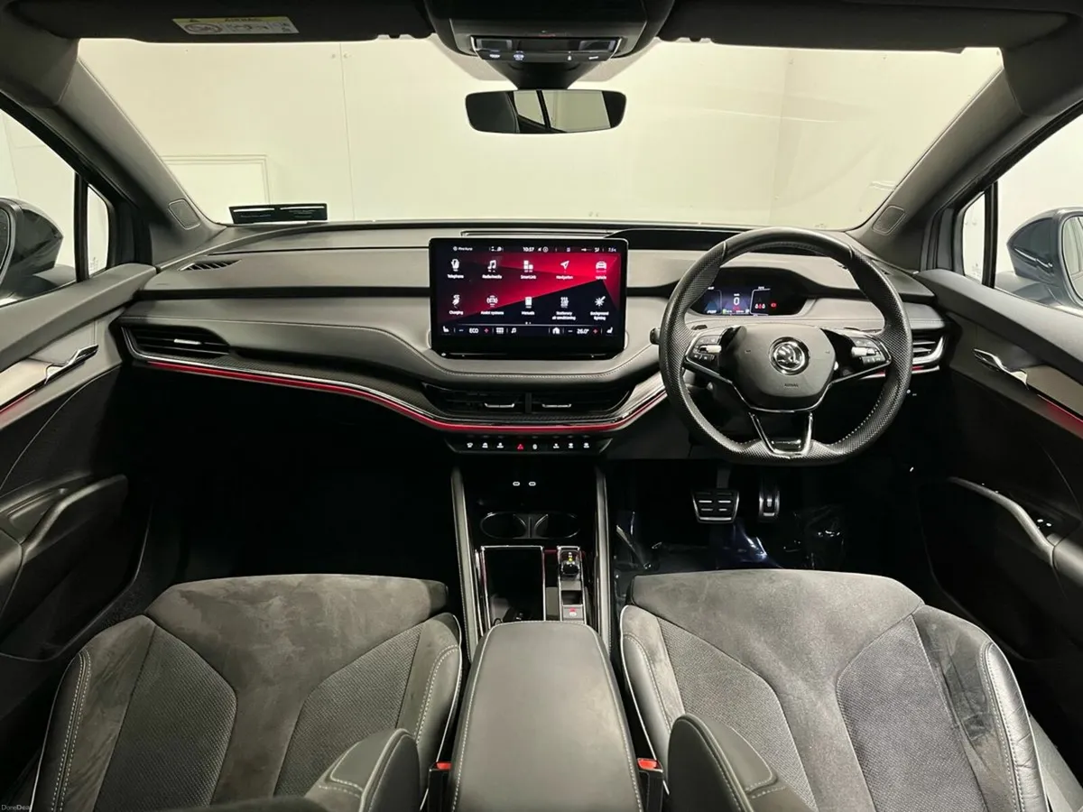 Skoda Enyaq Sportline IV 80 - Crystal Grille - Rev - Image 4