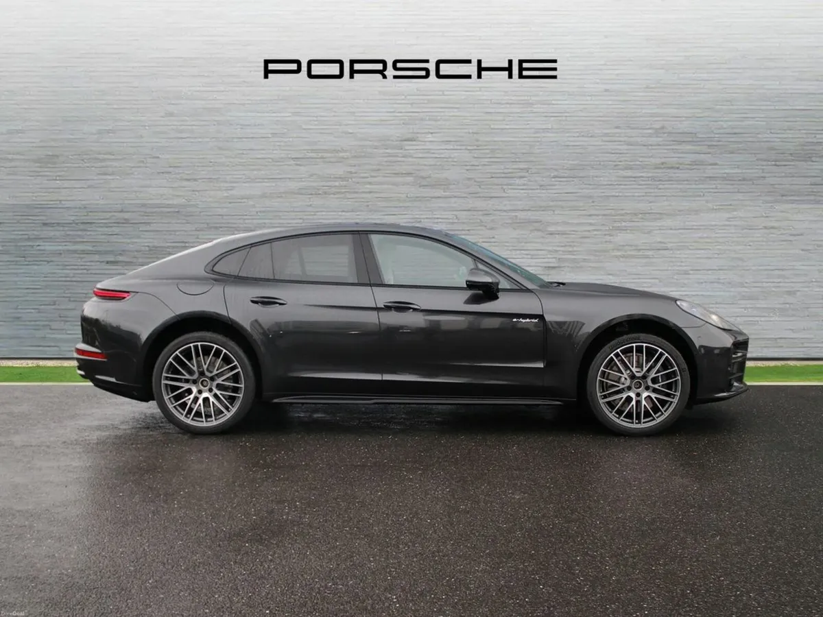Porsche Panamera 4 E-Hybrid - Image 4