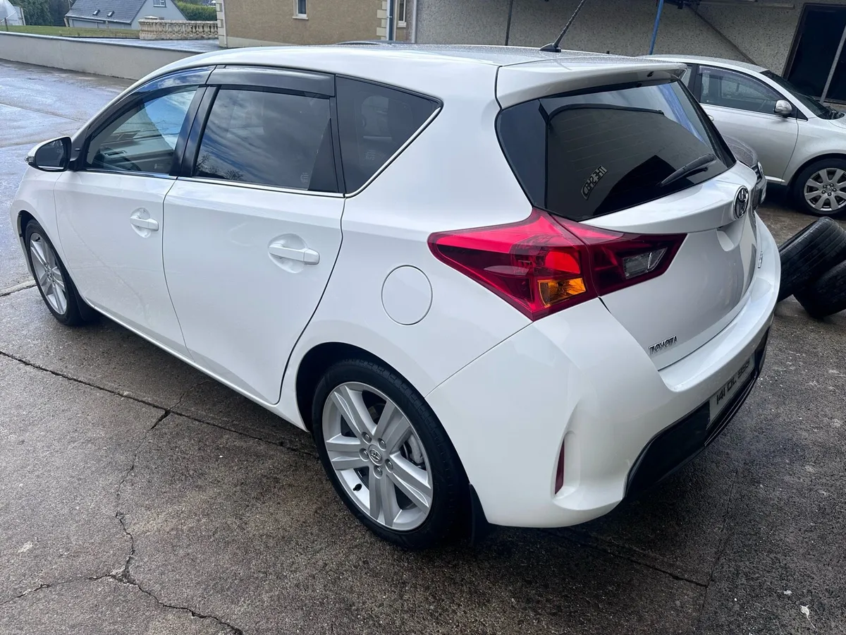 Toyota Auris 1.4D4D Low Miles Top Spec - Image 4