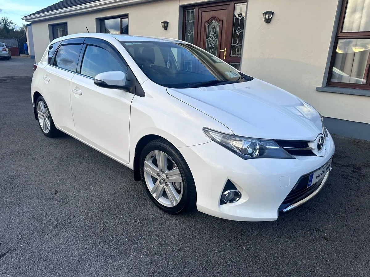 Toyota Auris 1.4D4D Low Miles Top Spec - Image 1