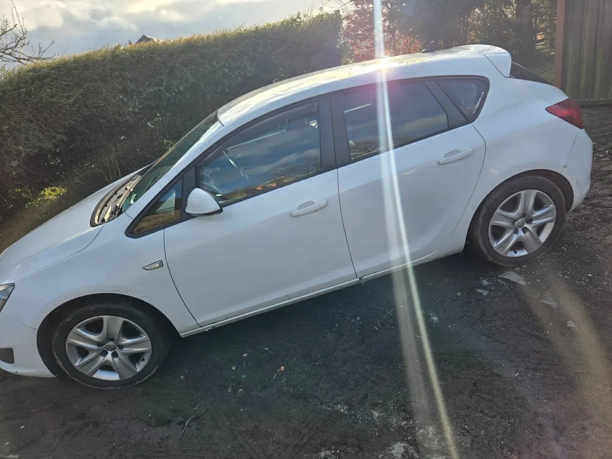 Vauxhall Astra 2013 - Image 1