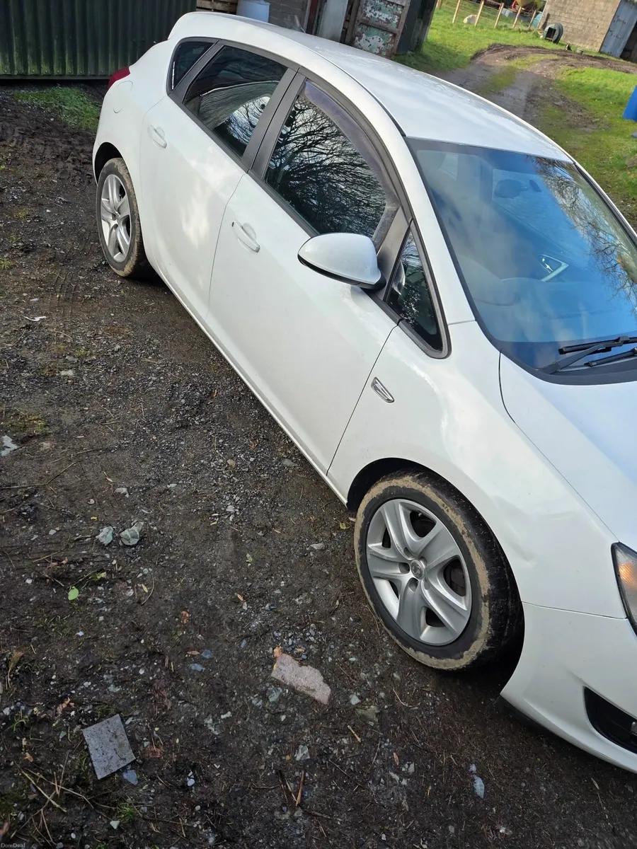 Vauxhall Astra 2013 - Image 2