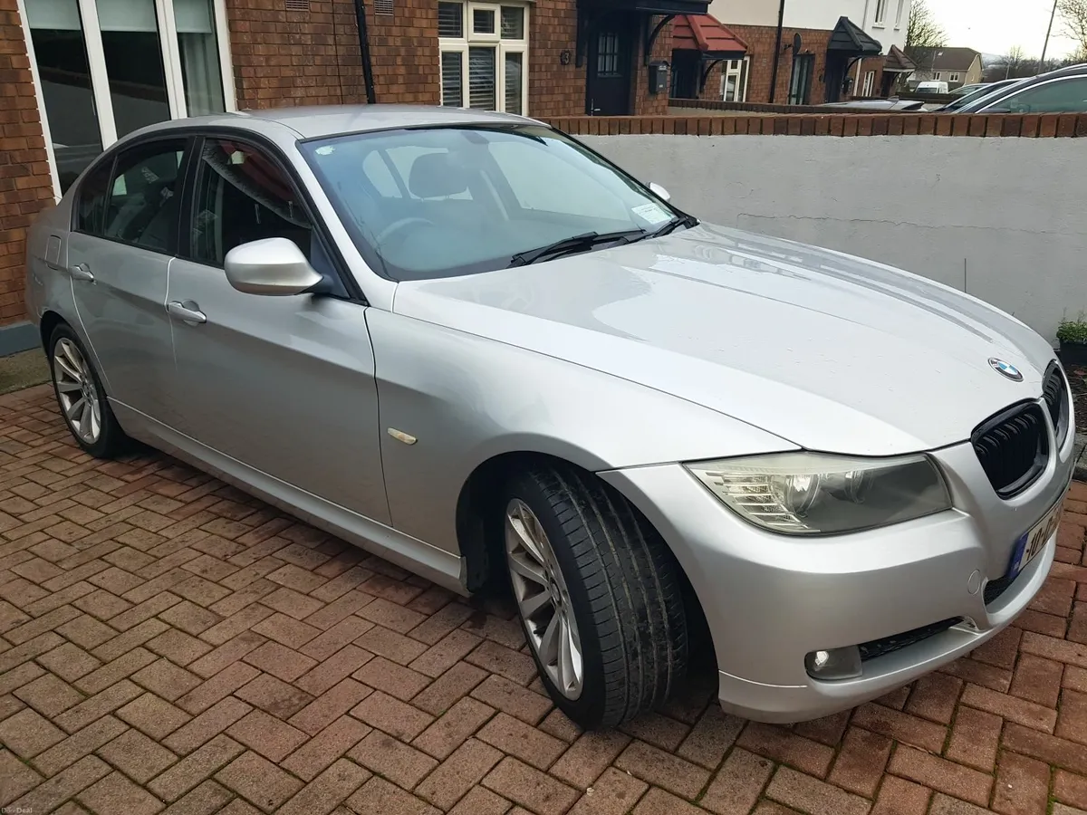 BMW 3-Series 2010 320D - Image 1
