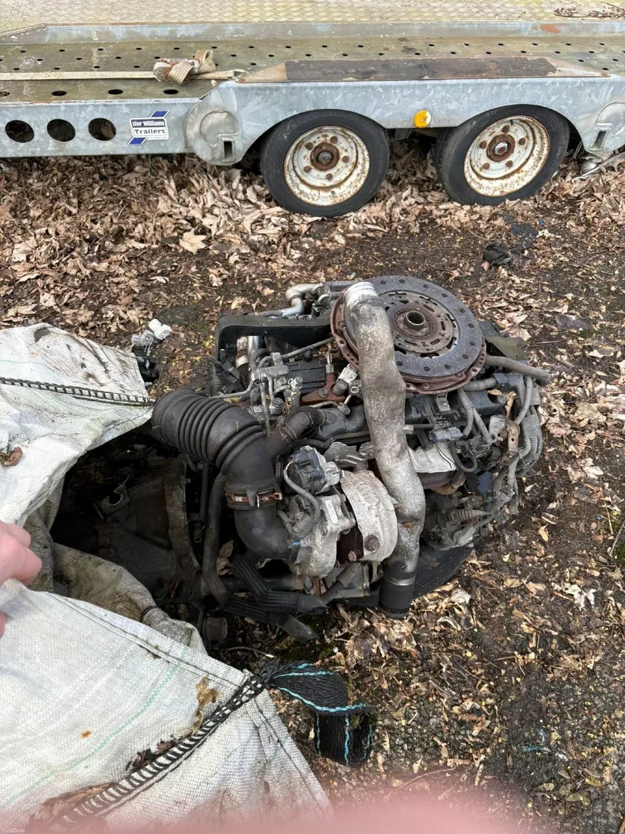 Toyota Avensis 2013 - Image 2