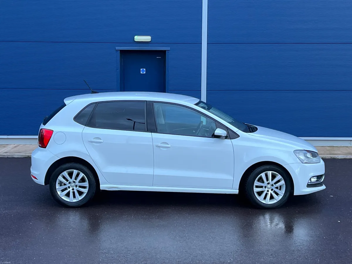 17 Volkswagen Polo 1.2 TSI Automatic DSG - Image 4