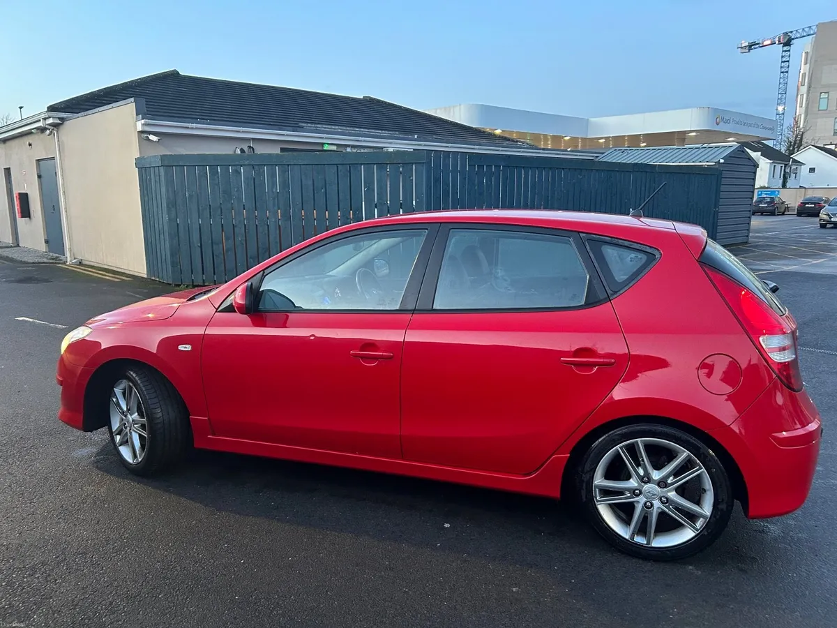 Hyundai i30 2011 - Image 2