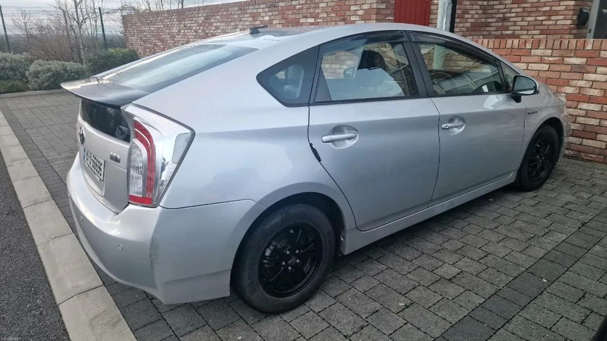 Toyota Prius 2016 - Image 1