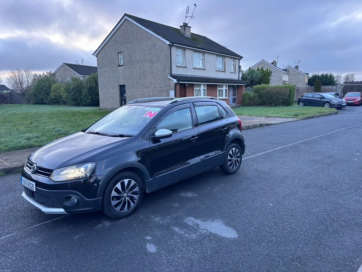 Volkswagen Cross Polo 2015 - Image 2