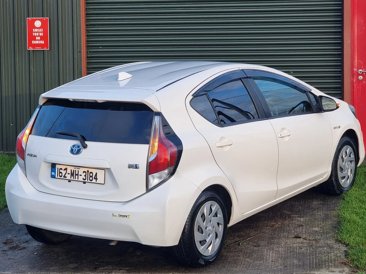Toyota Aqua 2016 hybrid.  Automatic  €8900 - Image 2