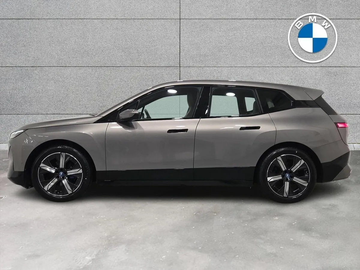 BMW iX xDrive40 M Sport - Image 4
