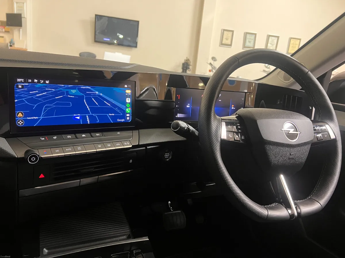 As New (242) AUTOMATIC DIESEL Sports Tourer ELEGAN - Image 3