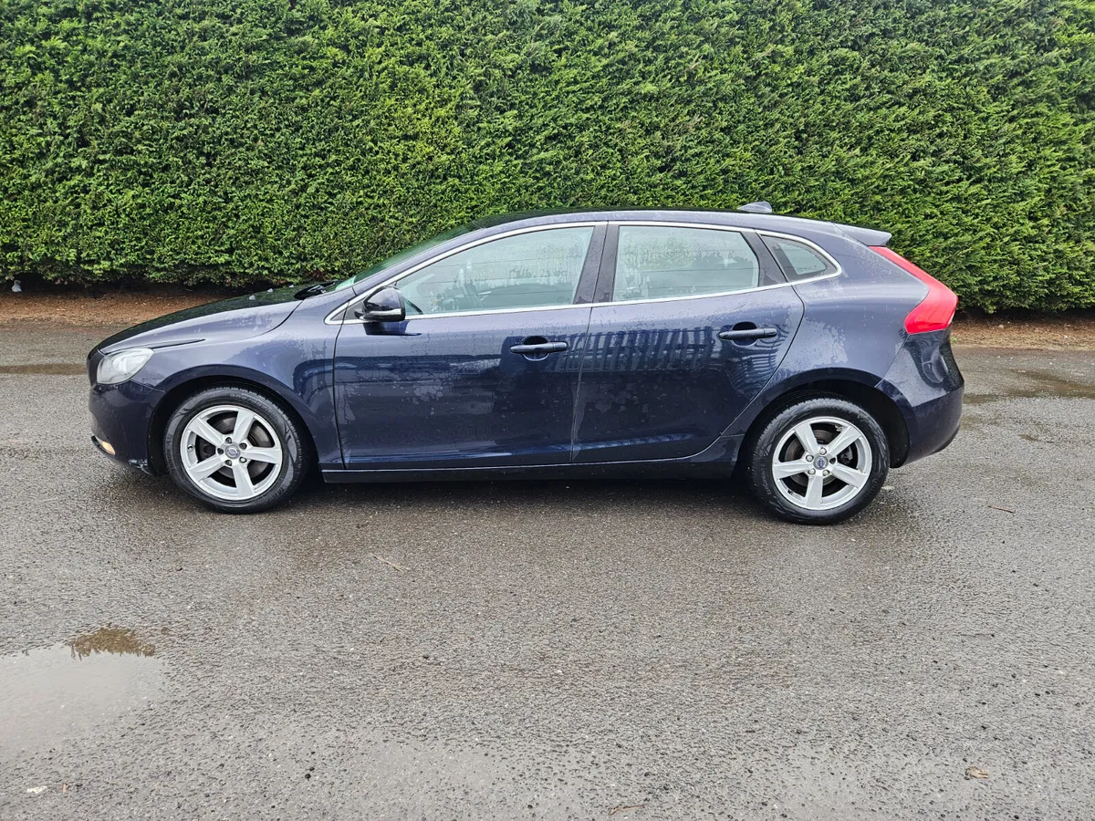 Volvo V40 2016 2.0 D2 SE + LEATHER 120HP - Image 3