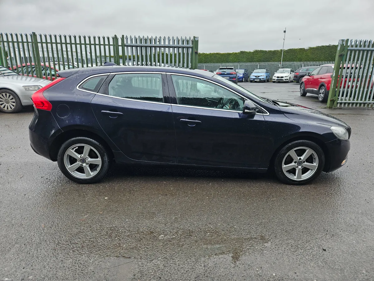 Volvo V40 2016 2.0 D2 SE + LEATHER 120HP - Image 4