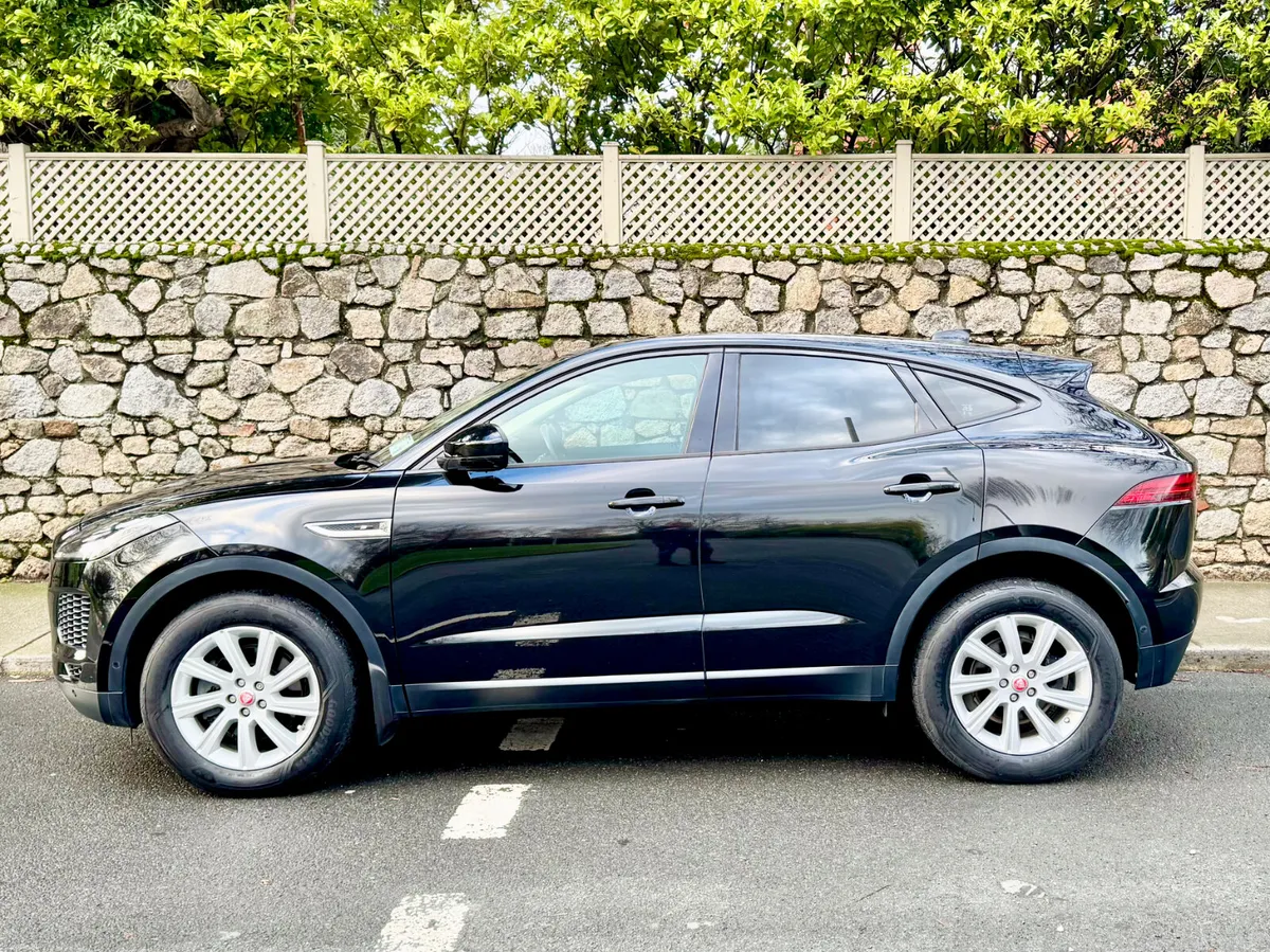 Jaguar E-Pace 2018!!AWD!!AUTO!! LOW KMS !!! - Image 2