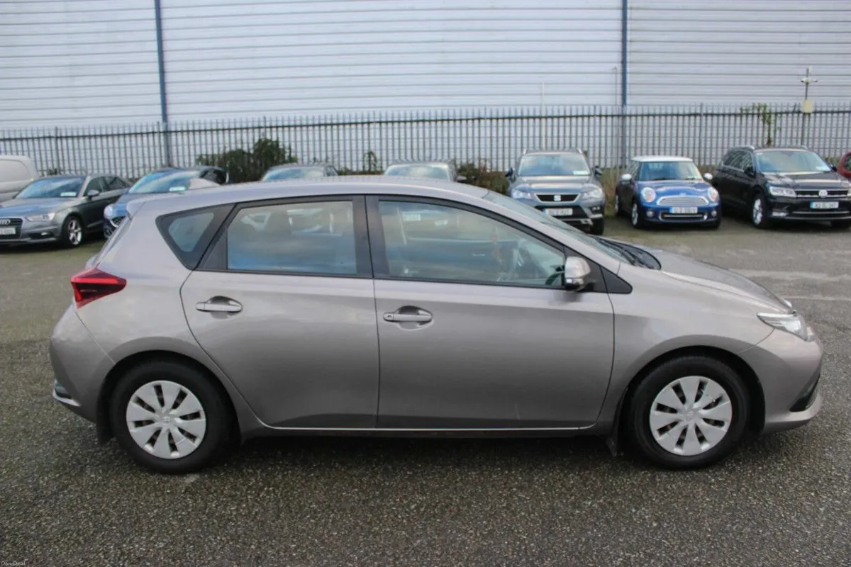Toyota Auris 1.4 D-4D (90) 5Dr Terra (TENDER 33) - Image 3