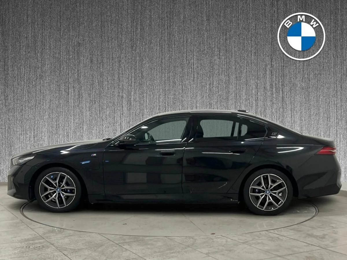 BMW 5-Series 530e M Sport PRO - Image 4