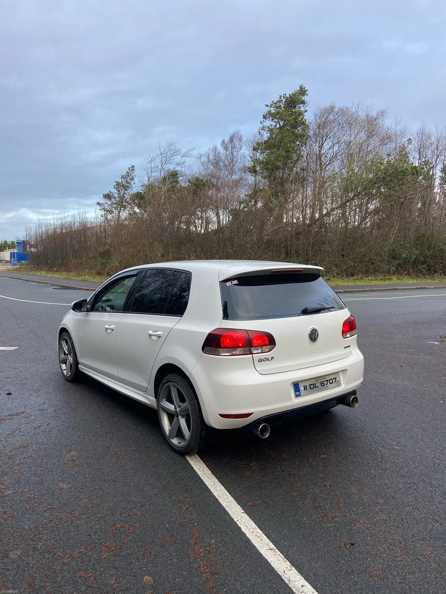 2011 Volkswagen Golf - Image 3