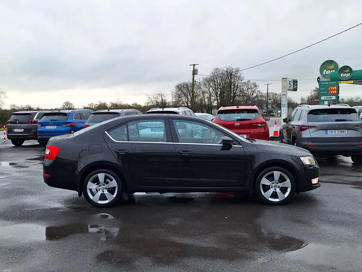 Octavia 1.6 Tdi Style *High Spec/Reverse Camera - Image 2
