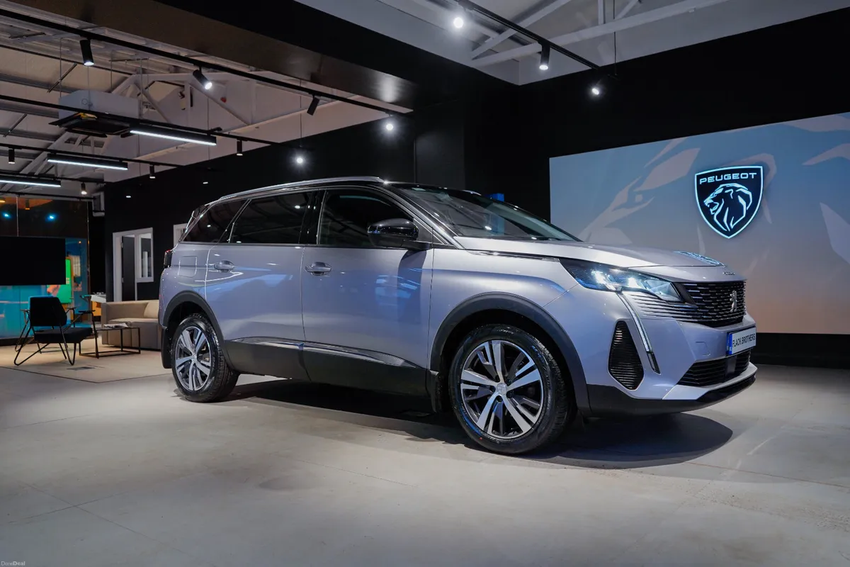 2023 Peugeot 5008 Allure 1.5 BlueHDi 130bhp Manual - Image 1