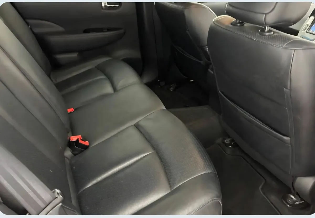 NISSAN LEAF 30KWh LONGER RANGE MODEL. HIGHER SPEC - Image 2