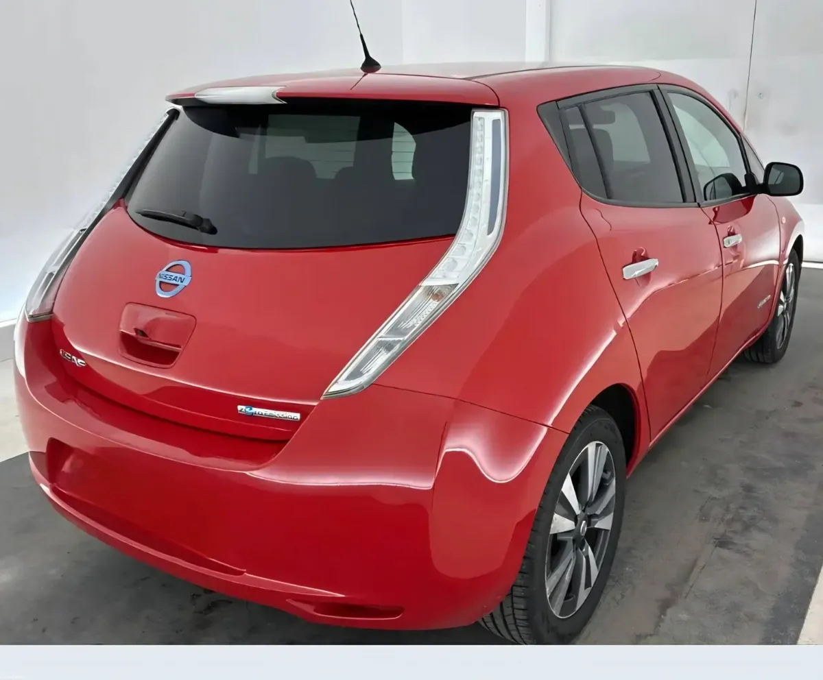 NISSAN LEAF 30KWh LONGER RANGE MODEL. HIGHER SPEC - Image 4