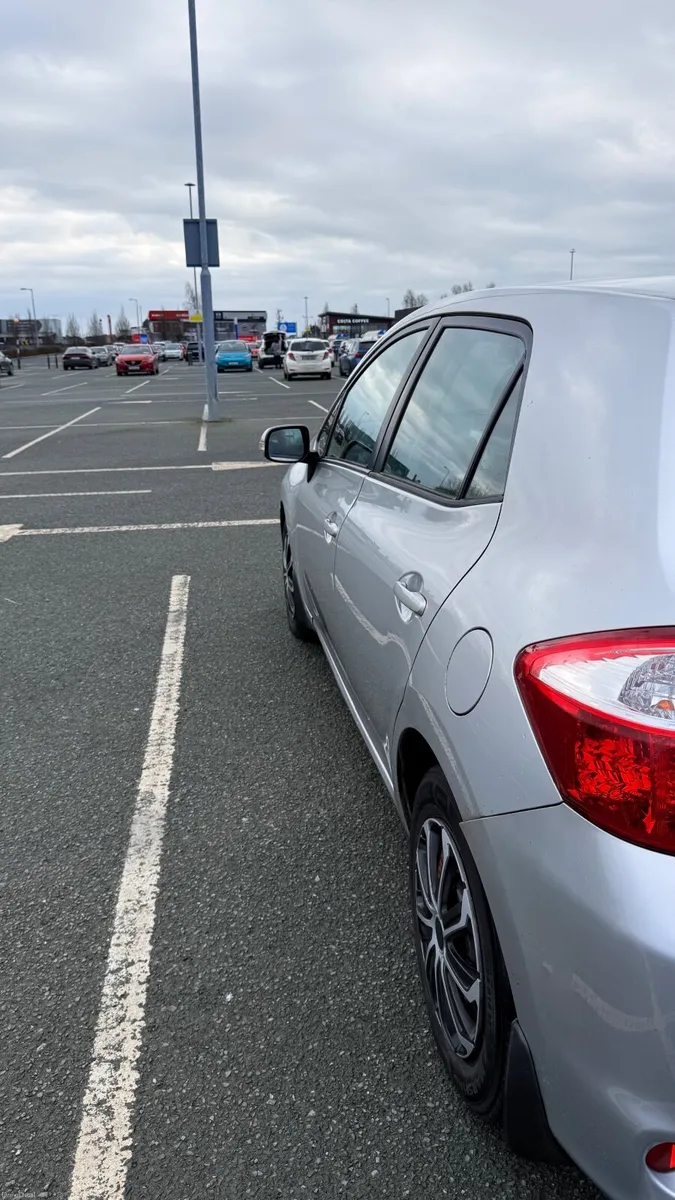 Toyota Auris 2010 - Image 4