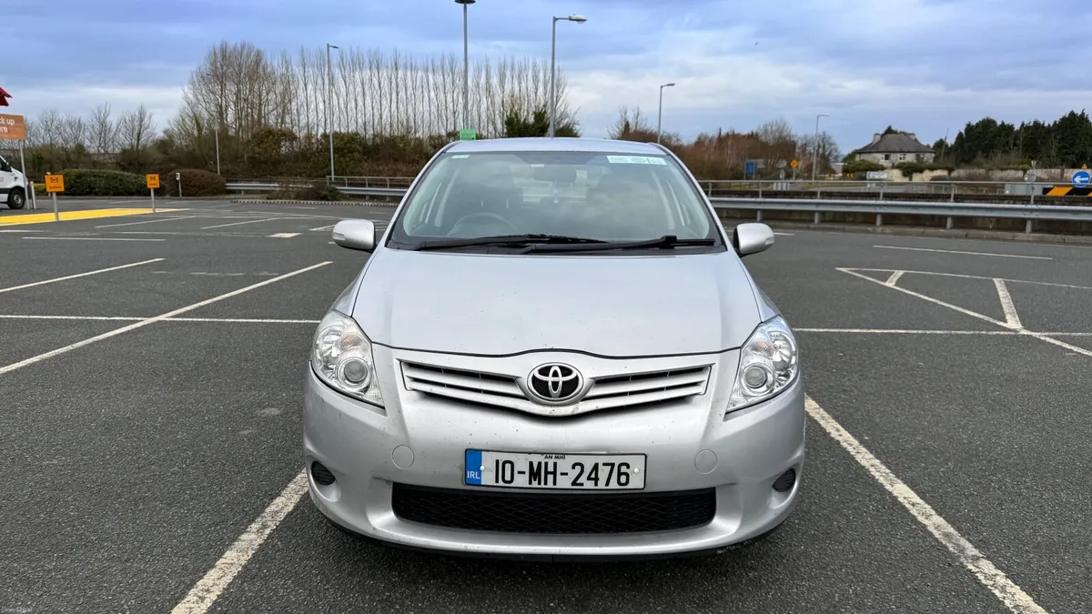 Toyota Auris 2010 - Image 1