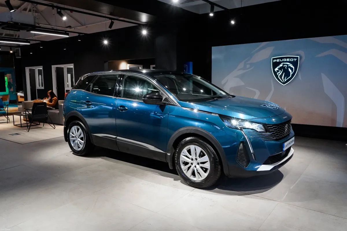 2023 Peugeot 3008 Active 1.5 BlueHDi 130bhp Manual - Image 2