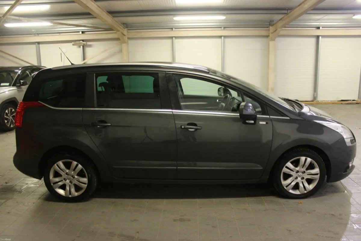 Peugeot 5008 1.6 HDI 115 bhp Active Family - TENDE - Image 3
