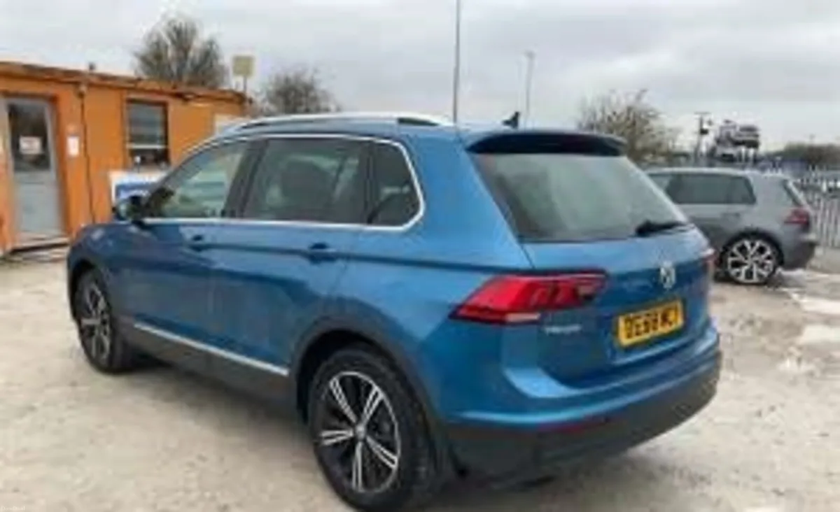 2018 VOLKSWAGEN TIGUAN 2.0 SE Nav TDI 5d - Image 2